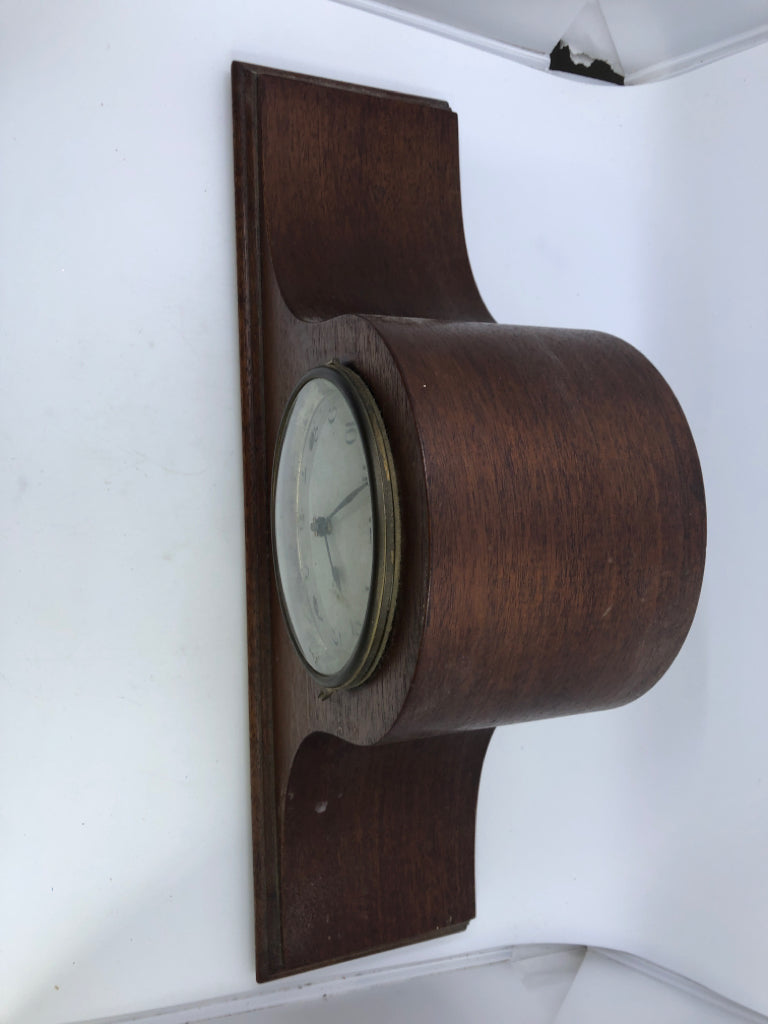 VTG DARK DESK CLOCK W KEY.