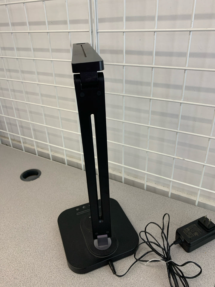 BLACK FOLDING LED DESK LAMP.