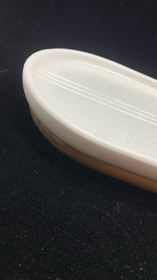 WOOD & WHITE OVAL ORGANIZING TRAY.