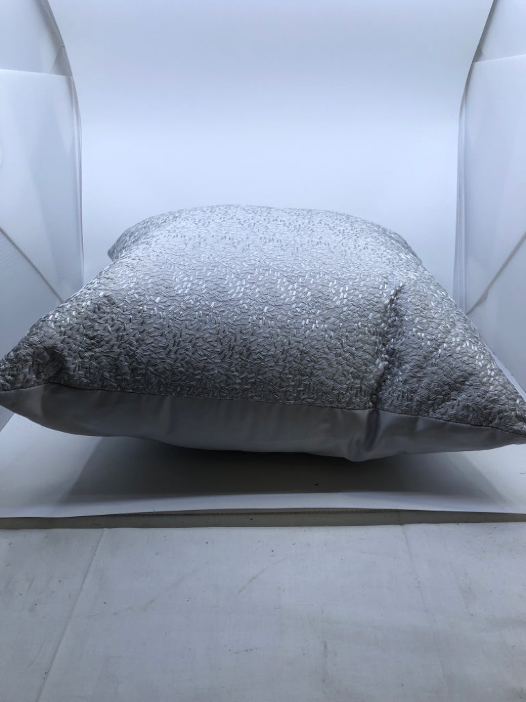 SILVER SQUARE PILLOW W/ LINES.