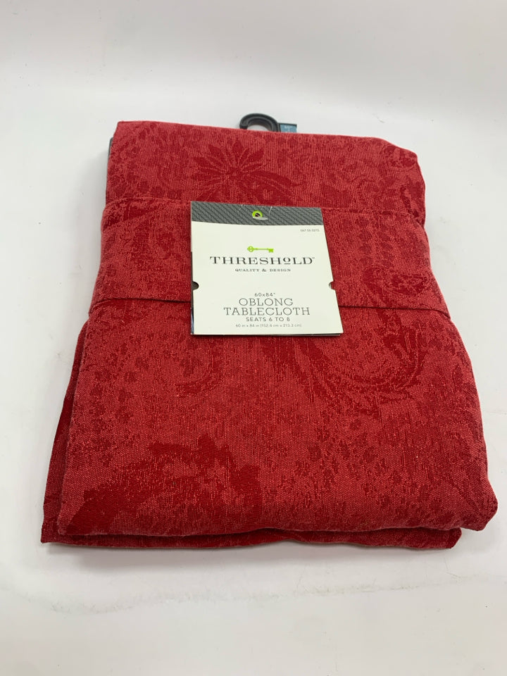 NIP RED OBLONG THRESHOLD TABLECLOTH.