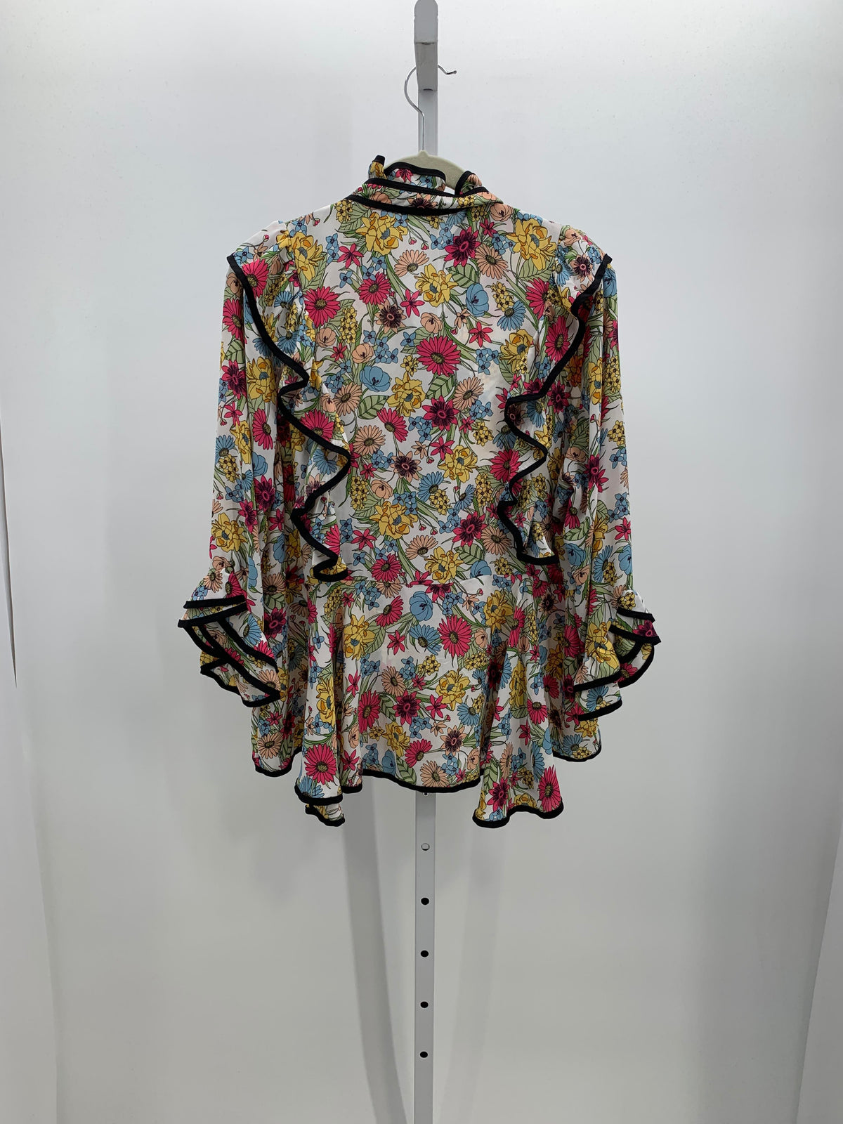 Size Large Misses 3/4 Sleeve Shirt