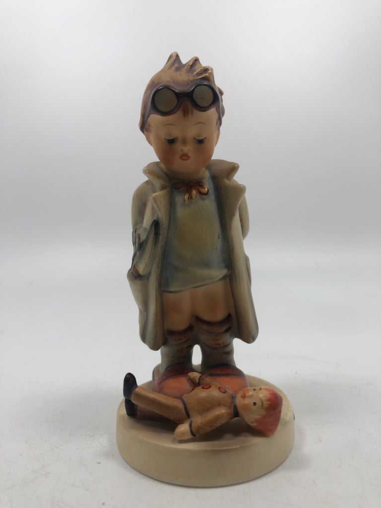 VTG HUMMEL " THE DOCTOR" #127 FIGURE.