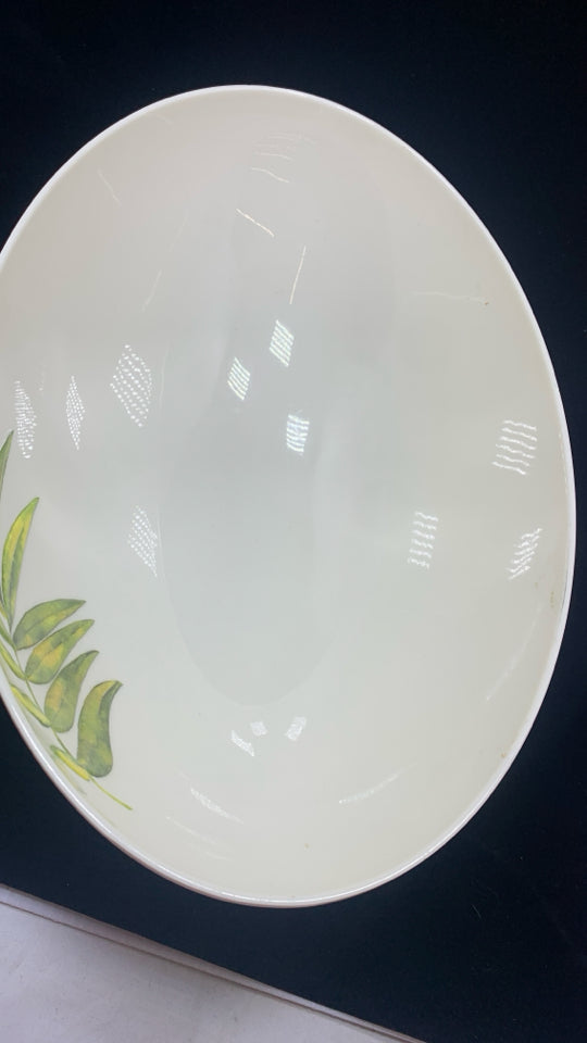 MELAMINE SERVING BOWL W/LEAF DESIGN.
