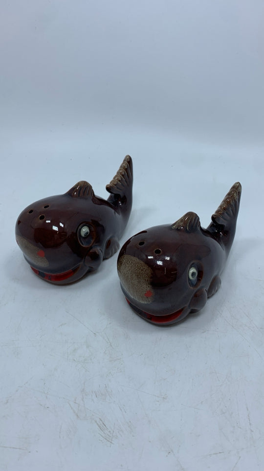 BROWN WHALE SALT+PEPPER SHAKERS.