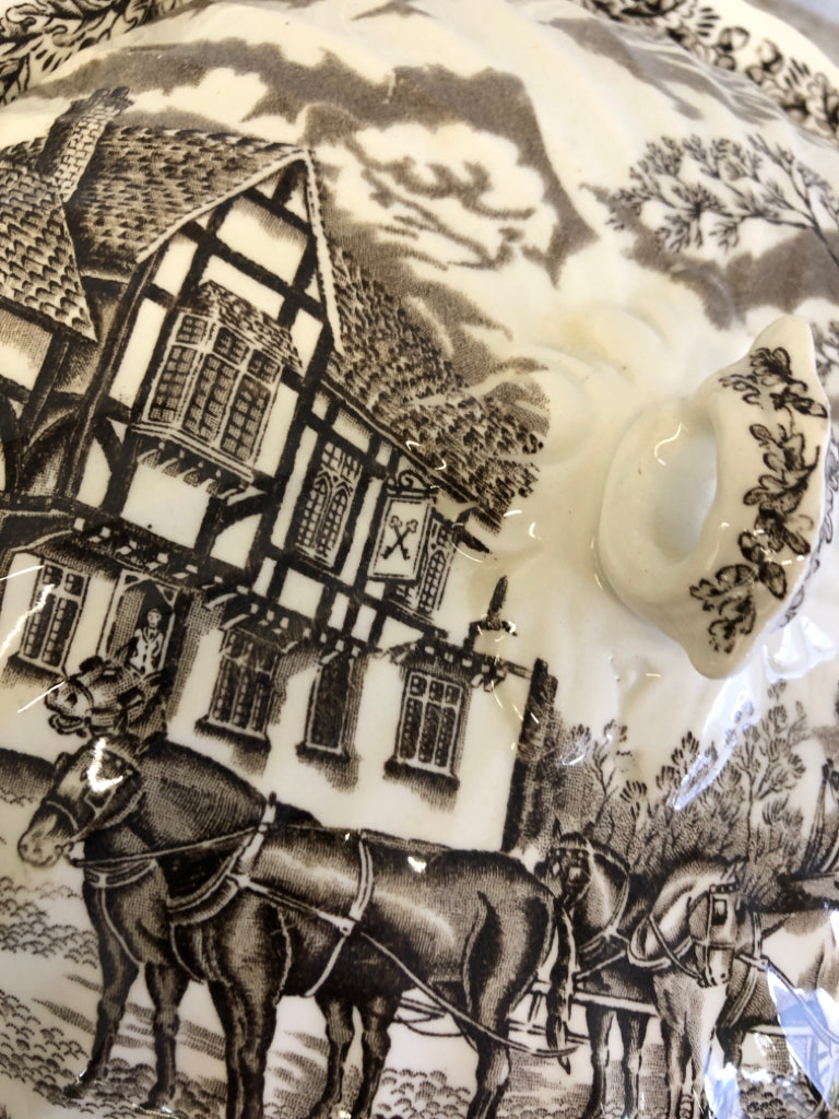 26 PC VTG BROWN VILLAGE PATTERN DINNER SET- CREAMER AND SUGAR, ROUND SERVER W LI