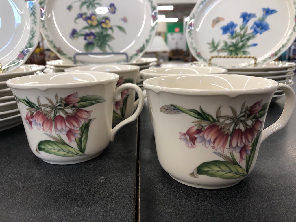 40PC NORITAKE BERRIES/FLORALS DINNER SET SRVC FOR 8.