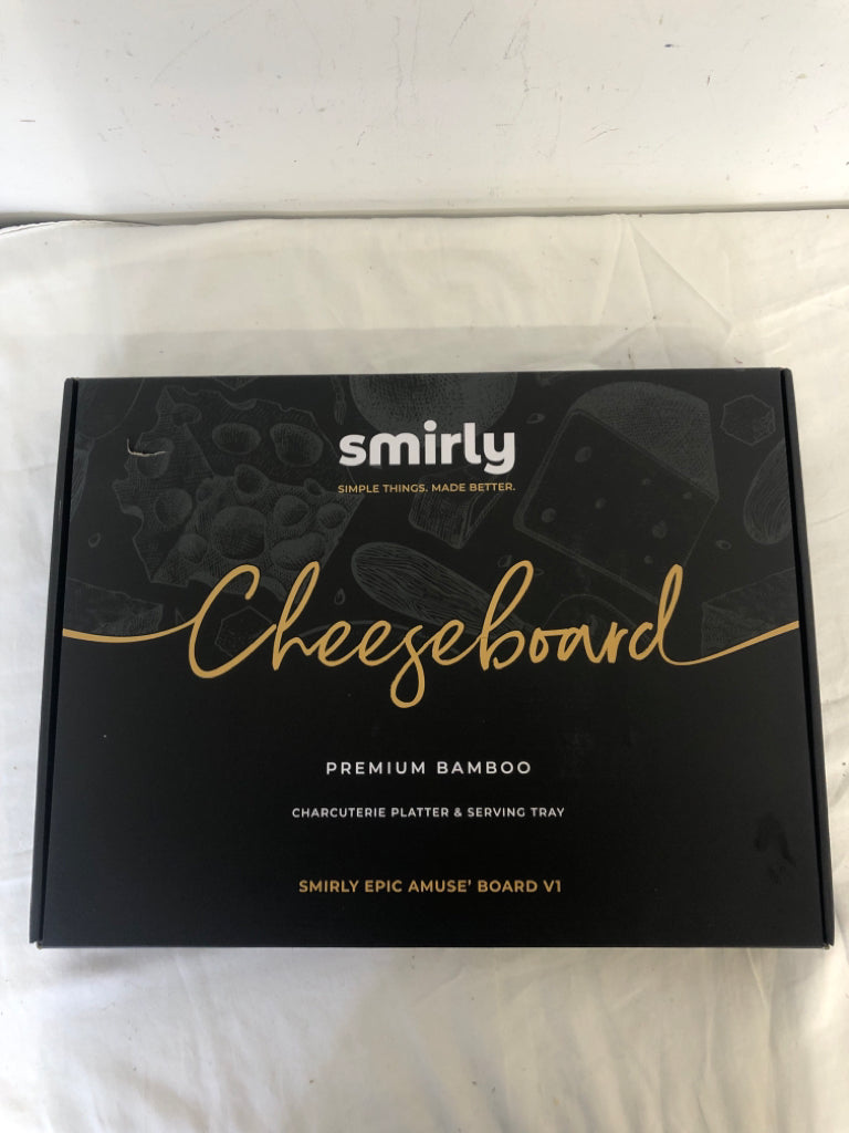 NIB SMIRLY CHEESEBOARD SET