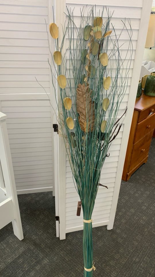 FAUX BLUE GRASS AND PEAPODS VASE FILLER.