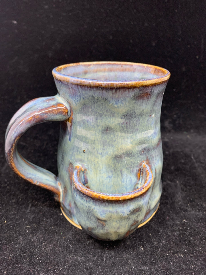 BLUE POTTERY MUG W TEABAG HOLDER.