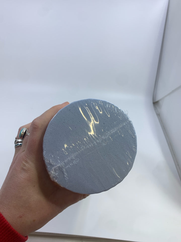 NIP LIGHT BLUE YOGA FOAM ROLLER.