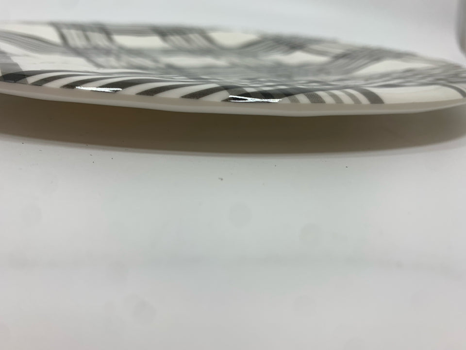 5 BLACK PLAID MELAMINE PLATES.