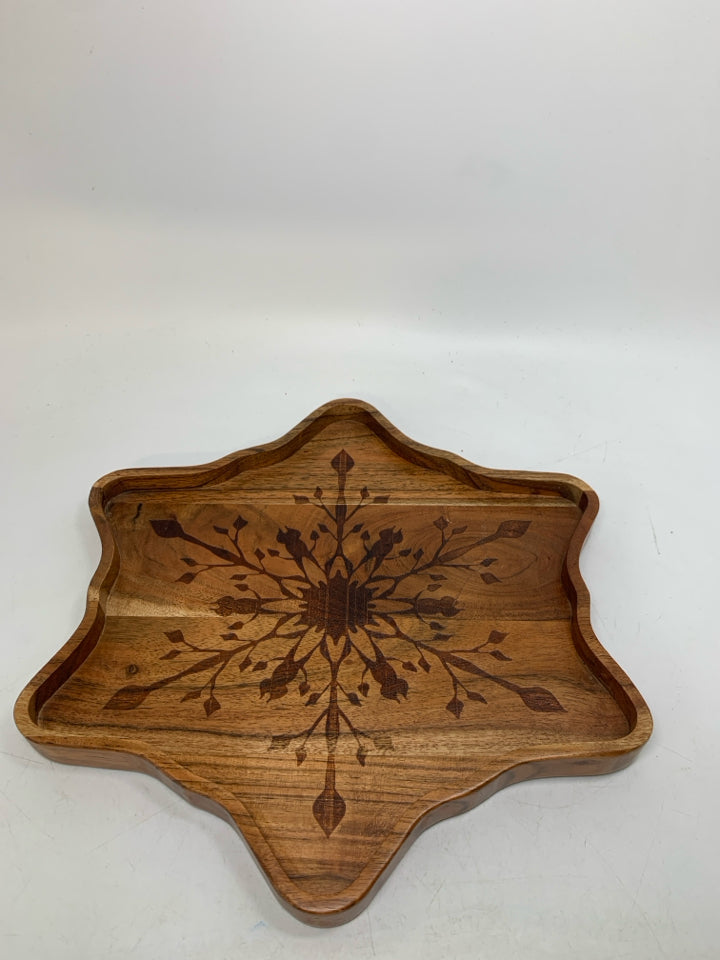 WOOD SNOWFLAKE SHAPED TRAY.