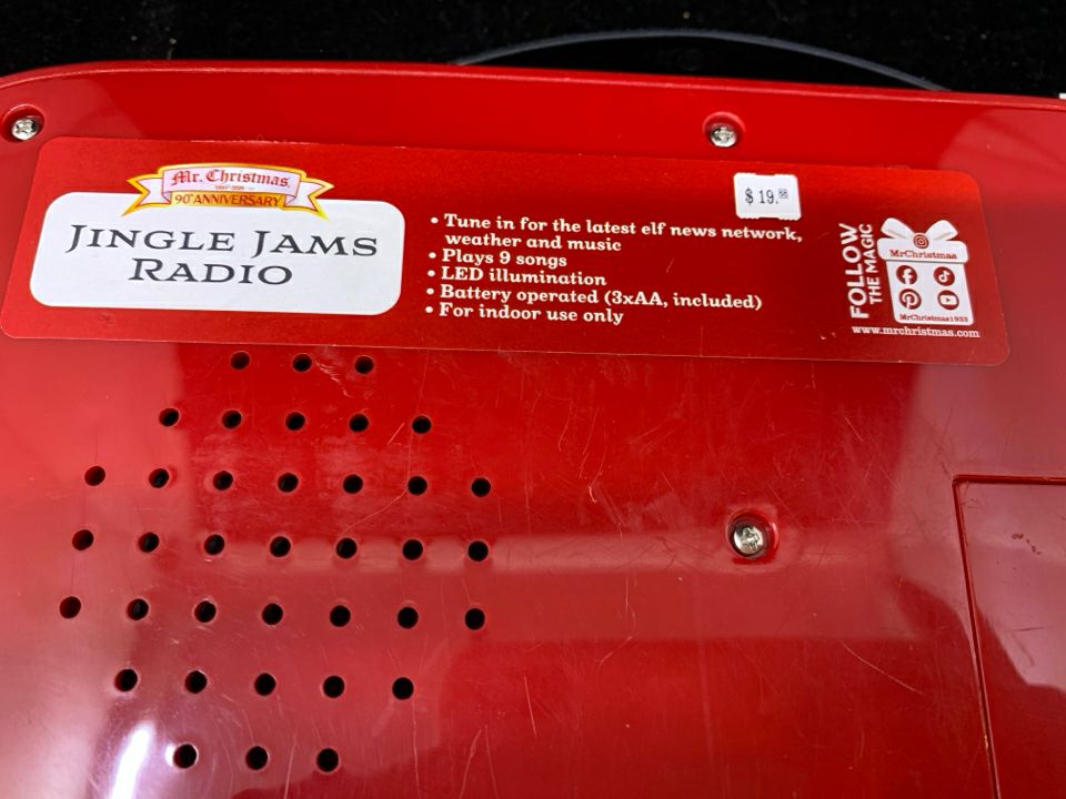 JINGLE JAMS RADIO- PLAYS 9 SONGS.