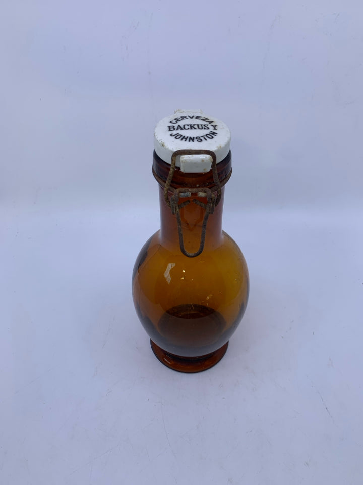 VTG BACKUS CERVEZA Y JOHNSON EMPTY BOTTLE.