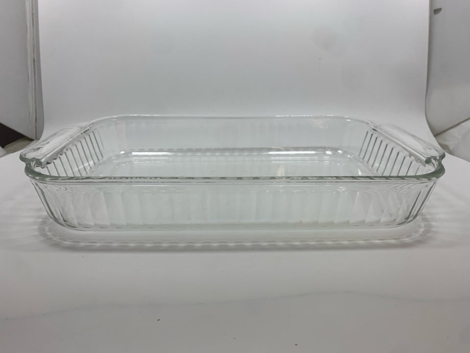 CLEAR PYREX CASSEROLE DISH.