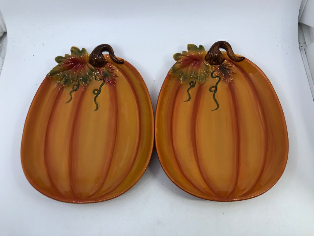 2 PUMPKIN SERVING PLATES.