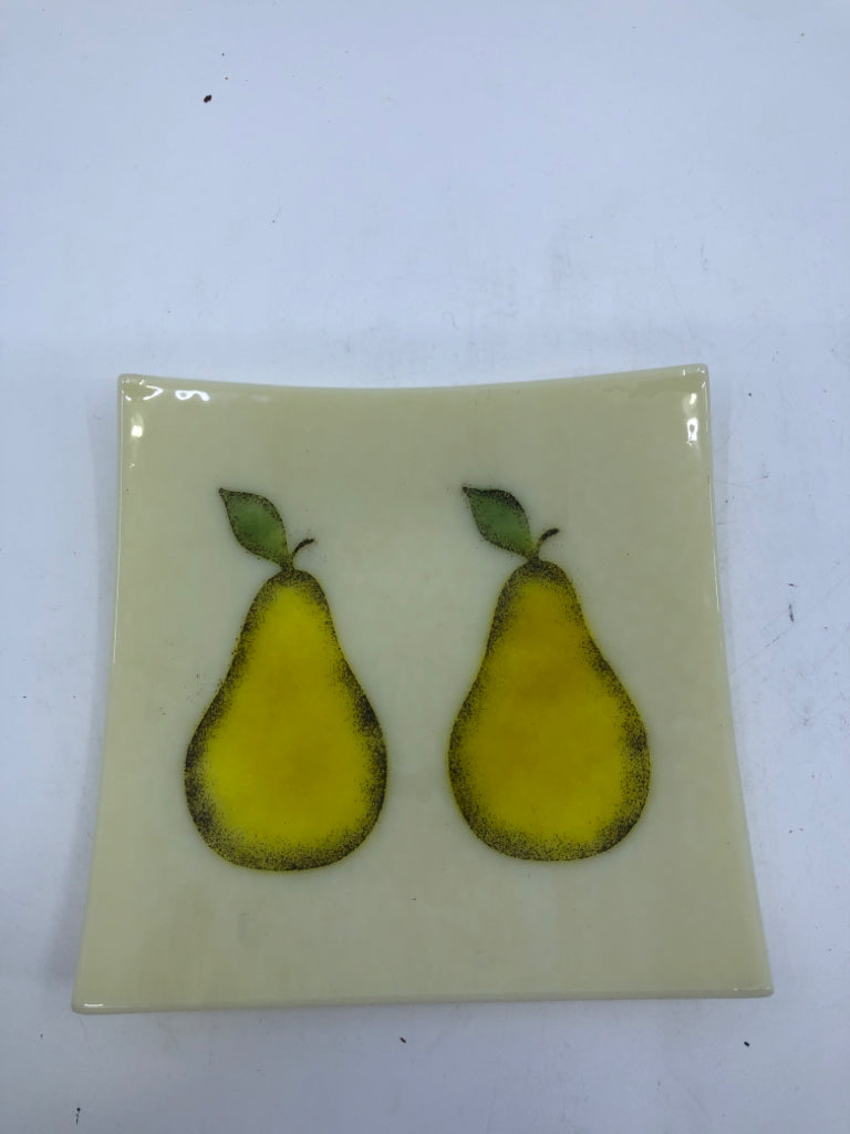 PEAR GLASS CANDLE PLATE.