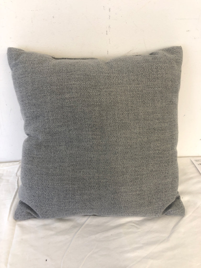 SMALL GREY SQUARE PILLOW.