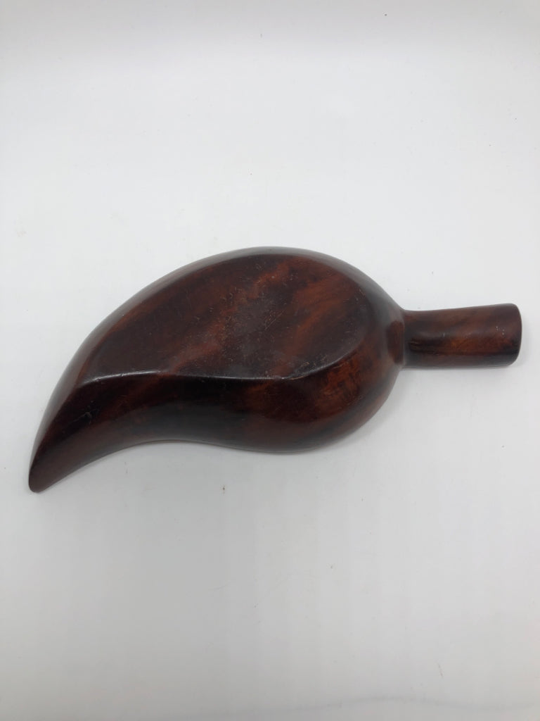 VTG WOOD LEAF SHAPED SERVING BOWL.