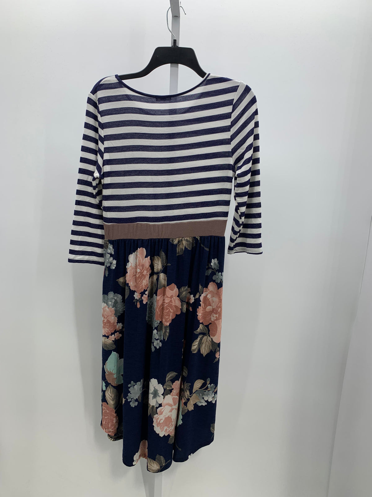 Size Large Misses 3/4 Sleeve Dress