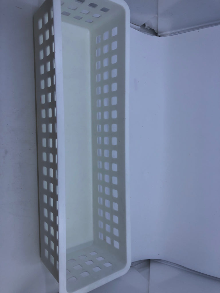 LONG RECTANGLE PLASTIC BASKET.