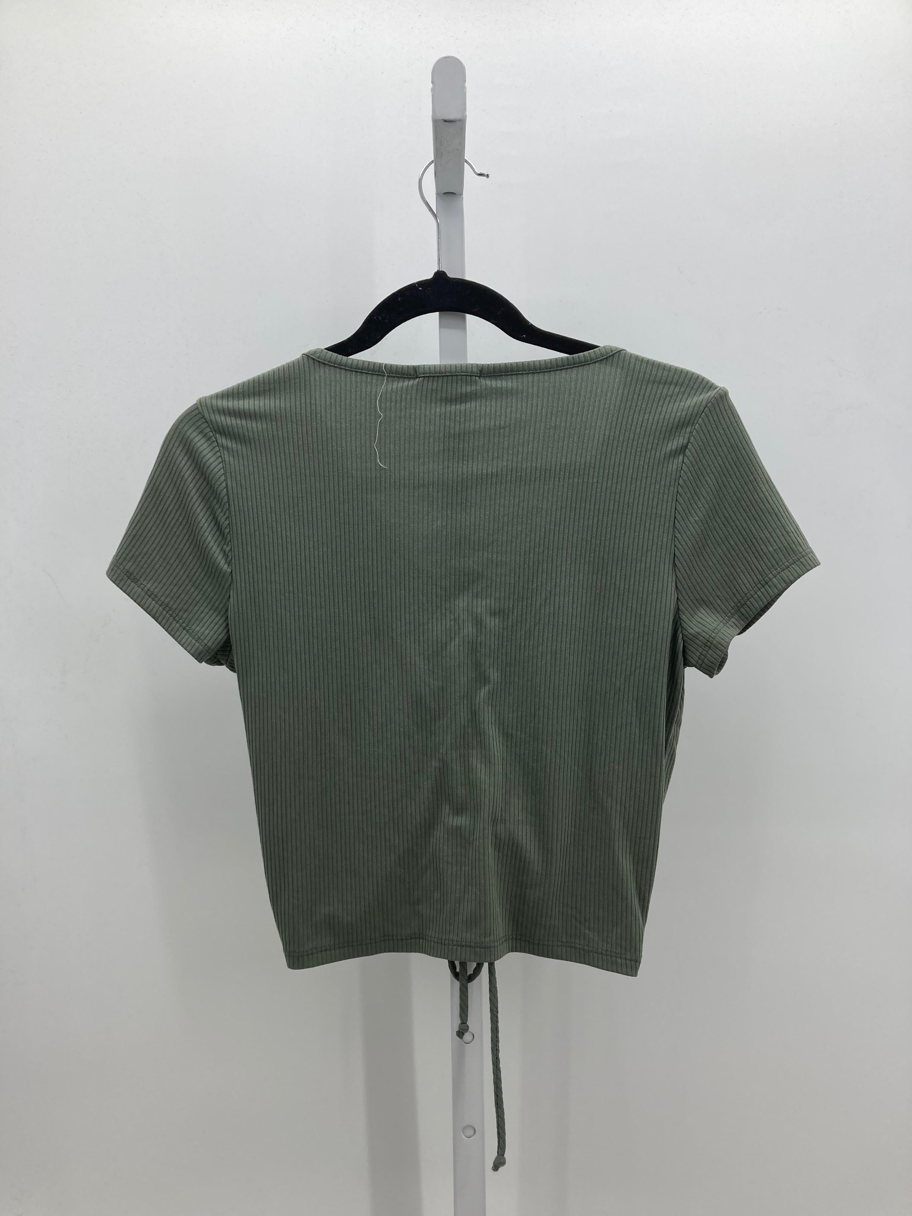 Size Large Juniors Short Sleeve Shirt
