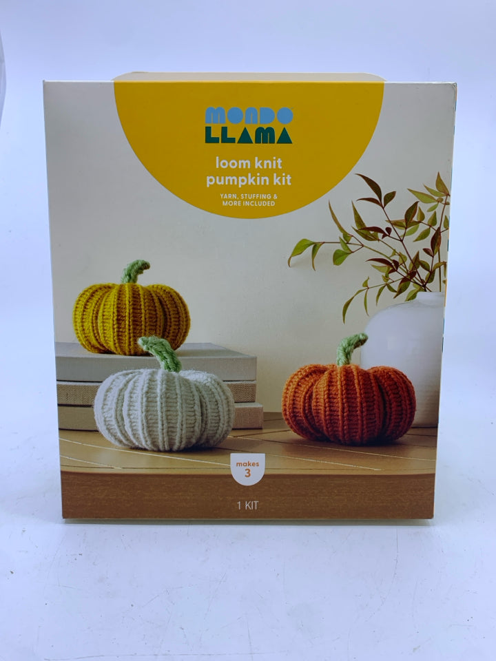 NIB LOOM PUMPKIN KIT.