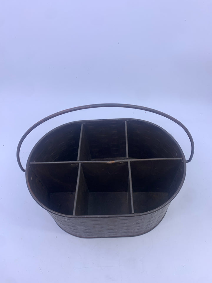 METAL CADDY W/ HANDLE.