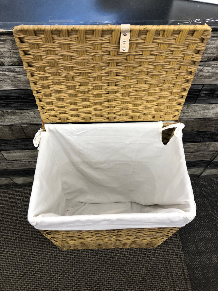 COLLAPSIBLE PLASTIC WICKER LANDRY HAMPER W/ FABRIC LINING.