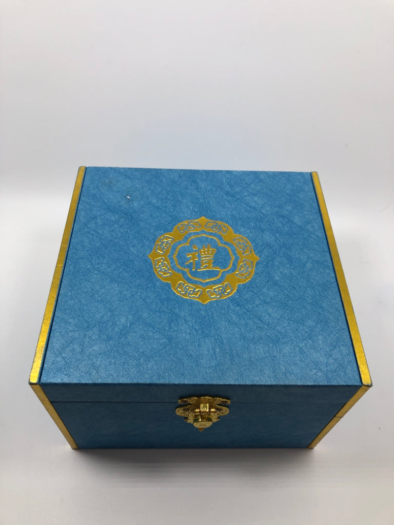 ELEGANT ASIAN-STYLE CANISTER IN BLUE BOX.