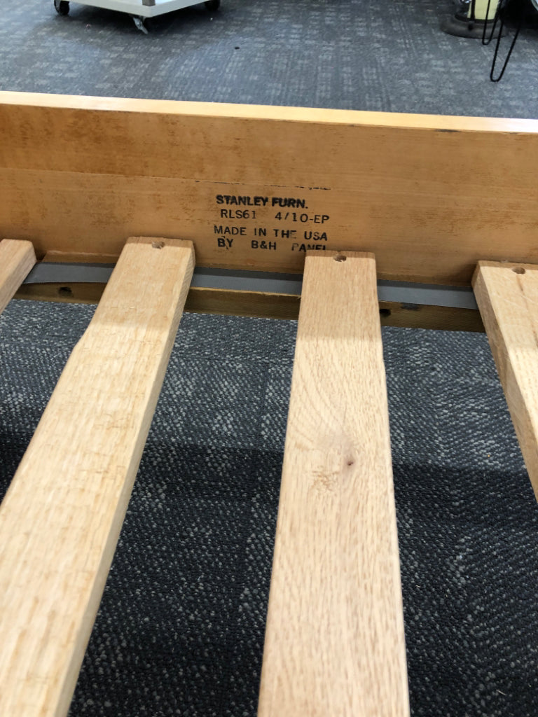 OAK TWIN BED.