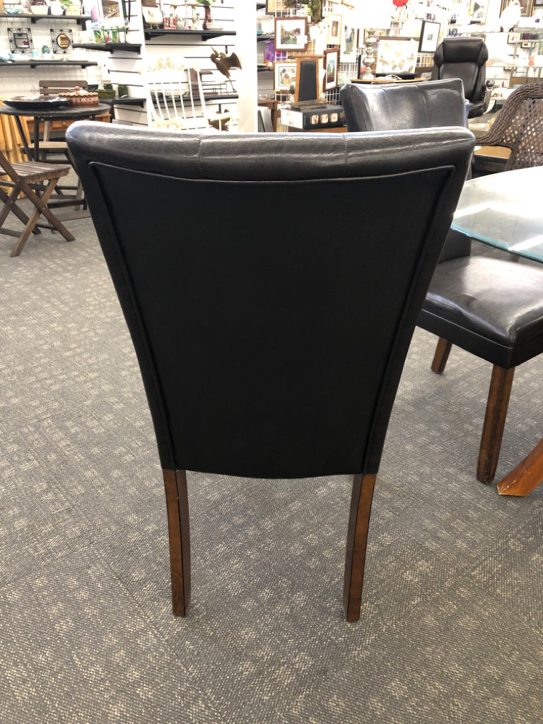 OVAL GLASS TABLE W/WICKER WRAPPED WOOD BASE, 4 BROWN FAUX LEATHER CHAIRS.