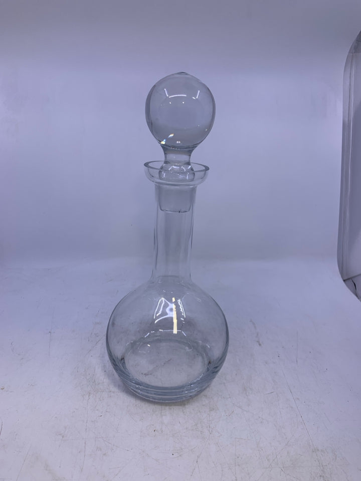 GLASS DECANTER WITH BALL STOPPER.