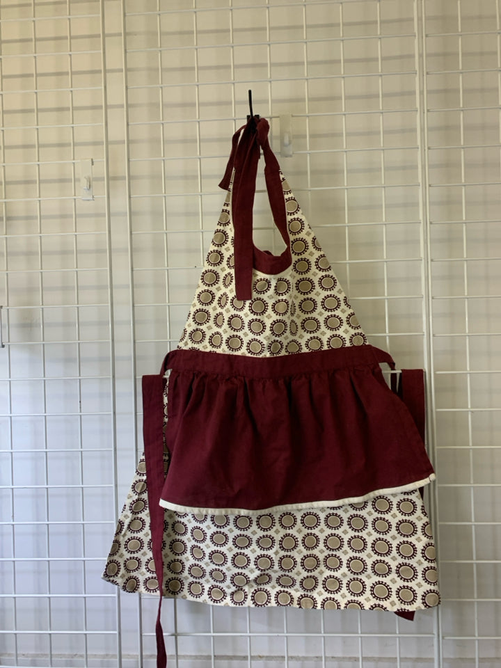 WHITE/TAN/MAROON CIRCLE & DIAMOND DESIGN APRON