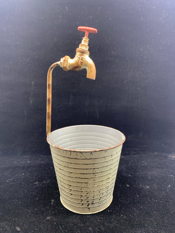 WHITE METAL RUSTIC BUCKET W SPOUT.