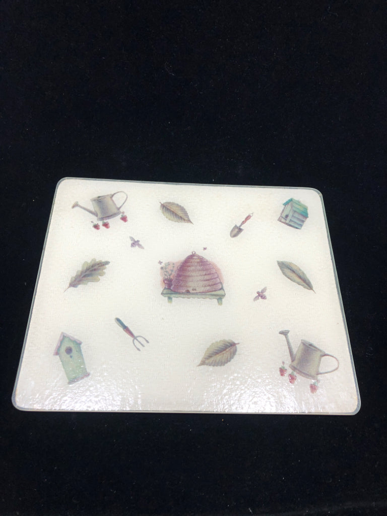 SM GARDENING CUTTING BOARD.