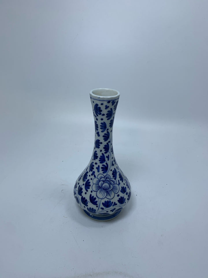 BLUE FLORAL BUD VASE W/ SKINNY NECK.