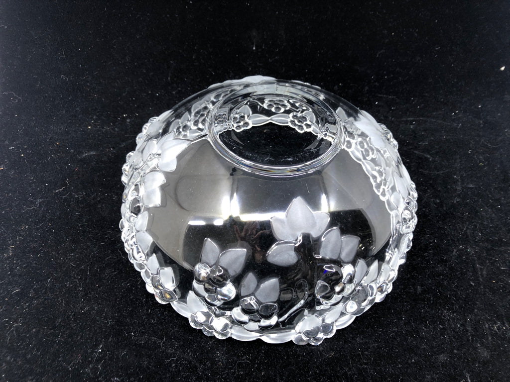 EMBOSSED FROSTED FLORAL SERVING BOWL.