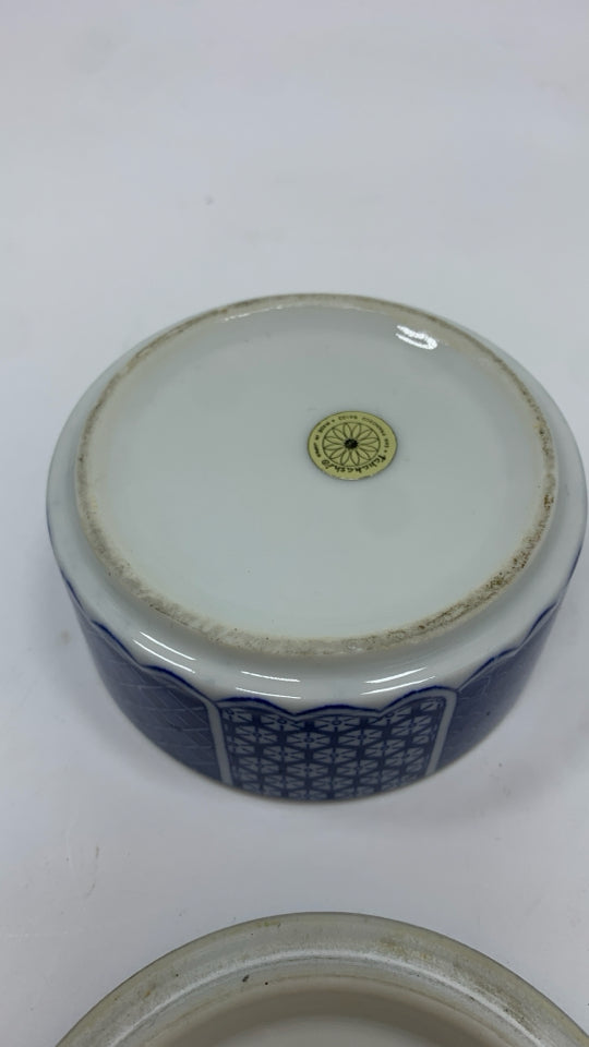 TAKAHASHI BLUE/WHITE PORCELAIN BOX.