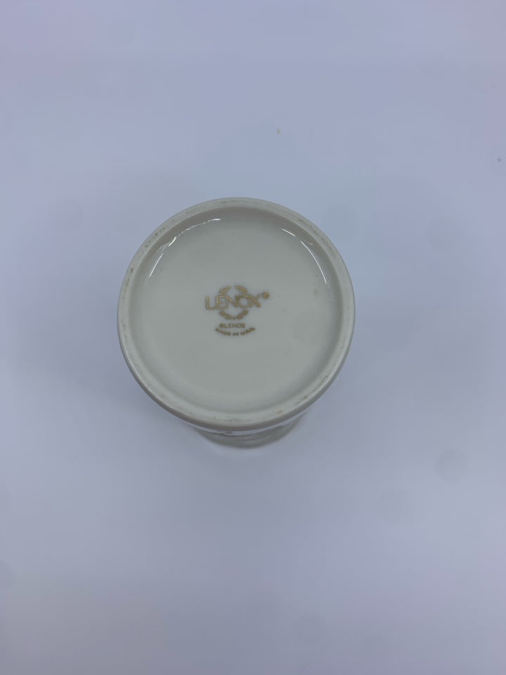 LENOX HEART LACE EDGE VASE W ROSE PATTERN.