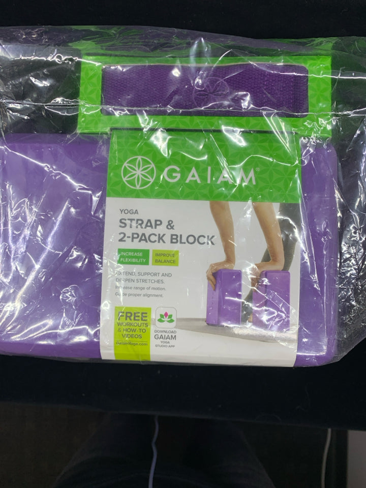 NIB PURPLE GAIAM YOGA STRAP & 2-PACK BLOCK.