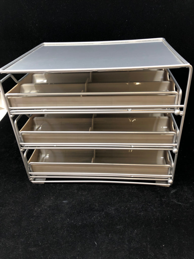 3-DRAWER ORGANIZER.