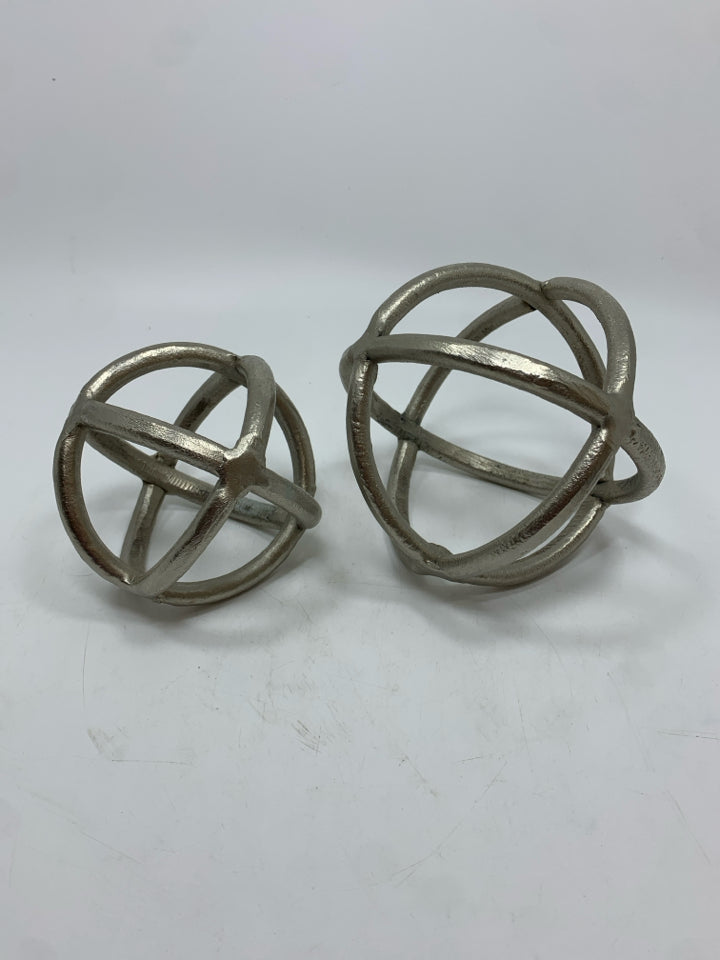 2PC METAL SPHERE DECOR.