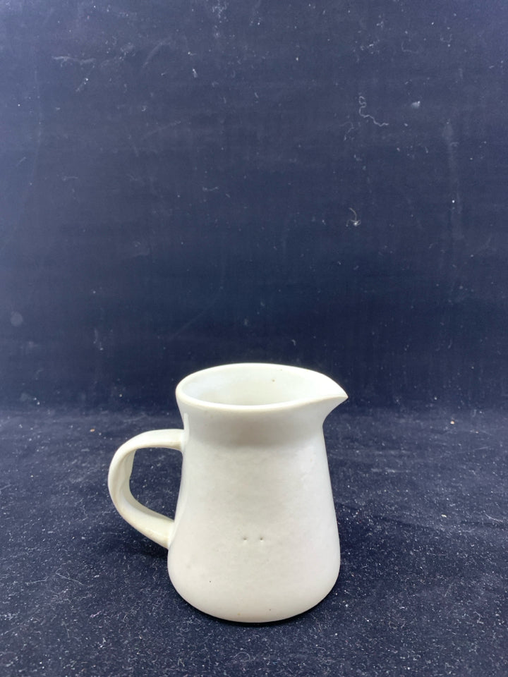 STONEWARE CREAMER.