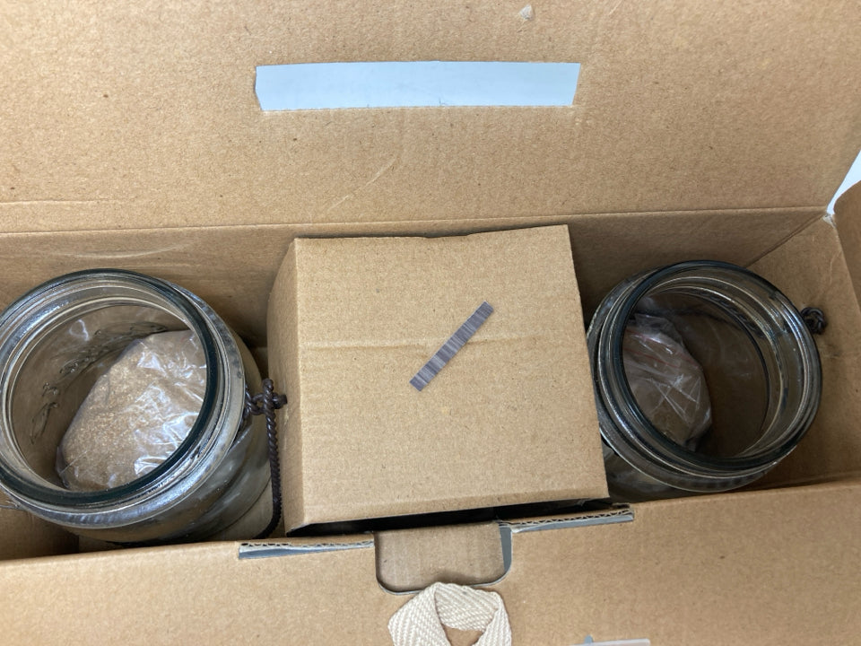 NIB 3 PC HANGING TEA LIGHT MASON JAR SET W/ SAND SHELLS.