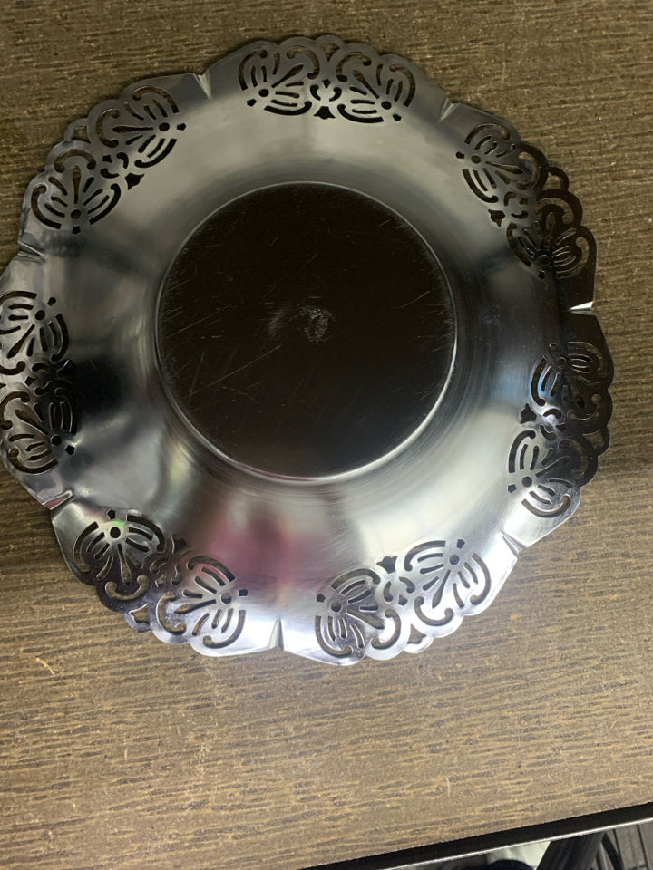VTG METAL FLORAL EDGE CUTOUT SERVING DISH.
