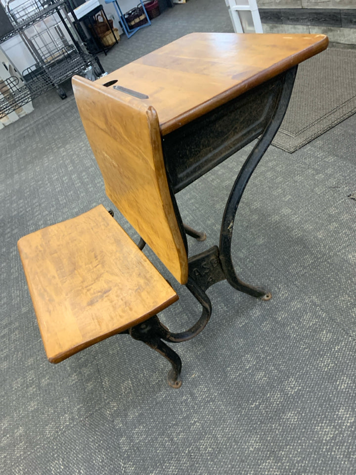VTG LT WOOD SCHOOL DESK W/IRON BASE.