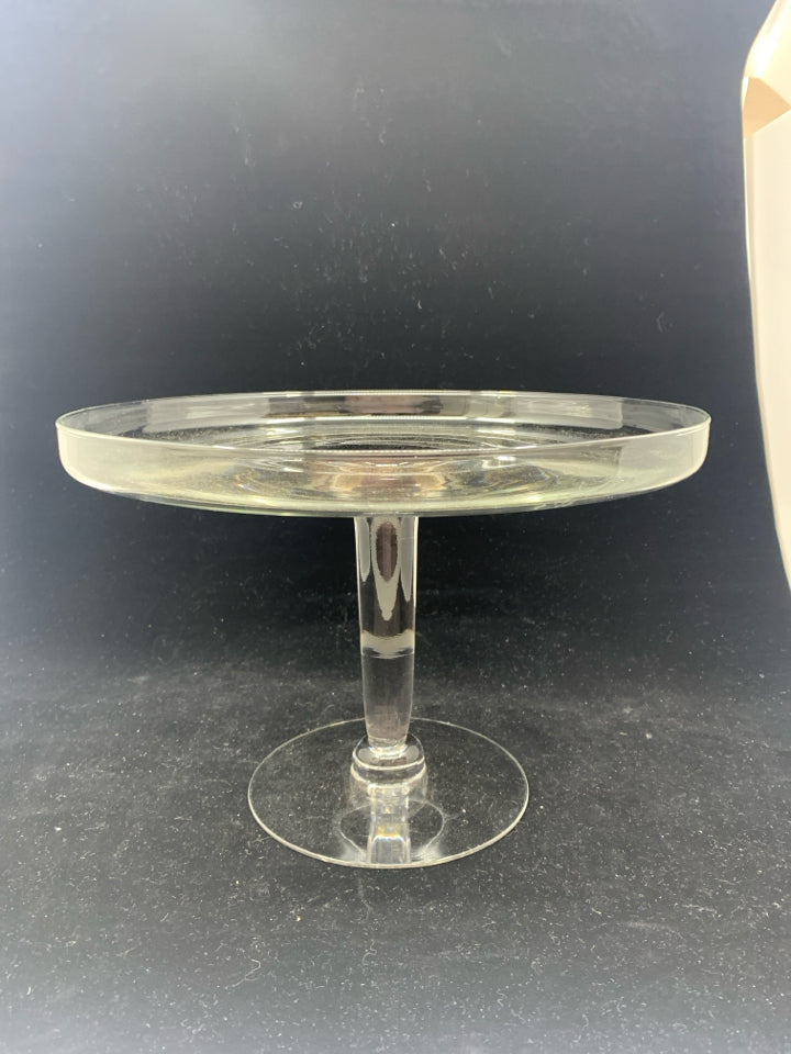 CLEAR FOOTED DESSERT TRAY W LIPPED EDGE.