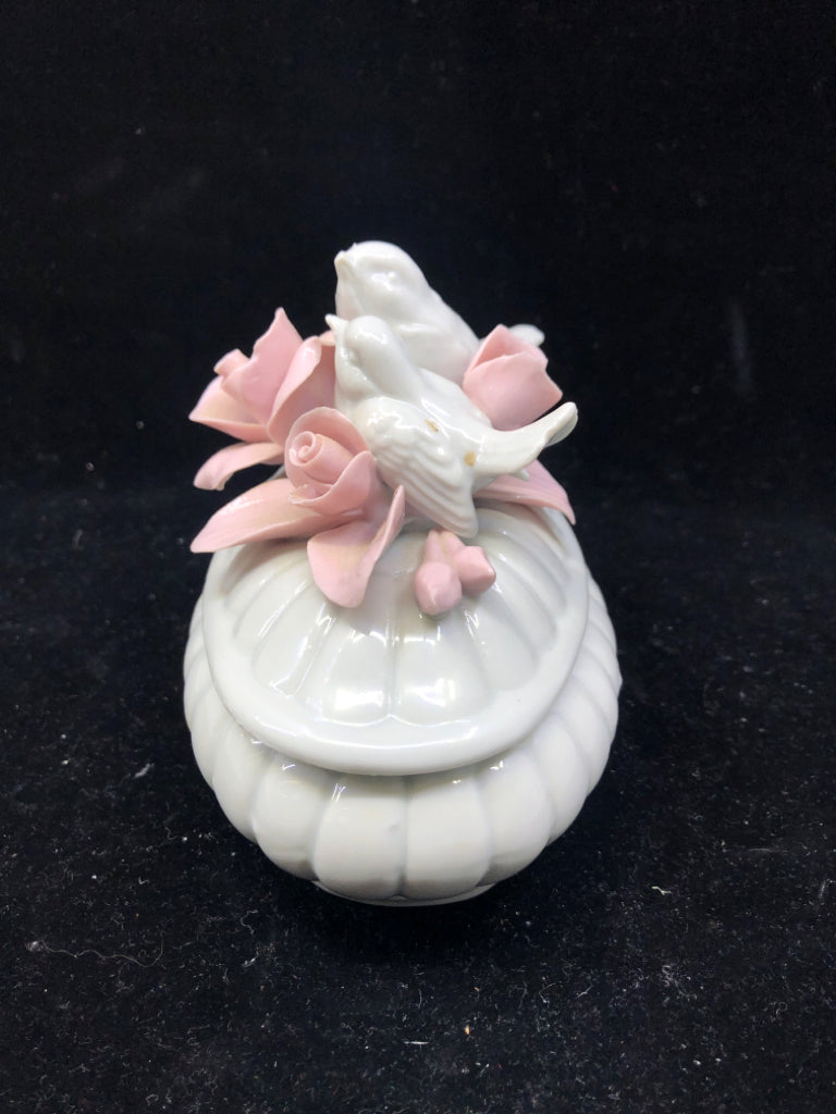 FINE PORCELAIN WHITE TRINKET BOX W/REMOVABLE COVER 2 BIRDS AND PINK FLOWERS.